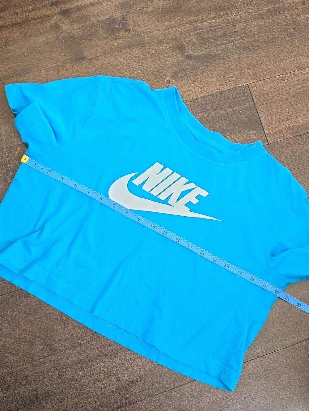 Nike Bright Blue Cropped Logo Tee Loose Fit Size Medium - Picture 4 of 7